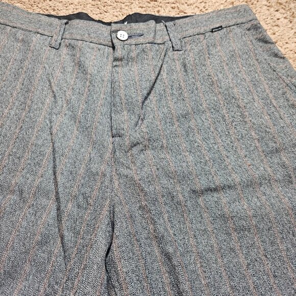 Hurley Chino Shorts Mens 34 34x10 Gray Pinstripe Flat Front Polyester Blend - Picture 7 of 9